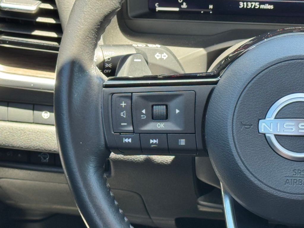 Used 2024 Gold Nissan Platinum image 26
