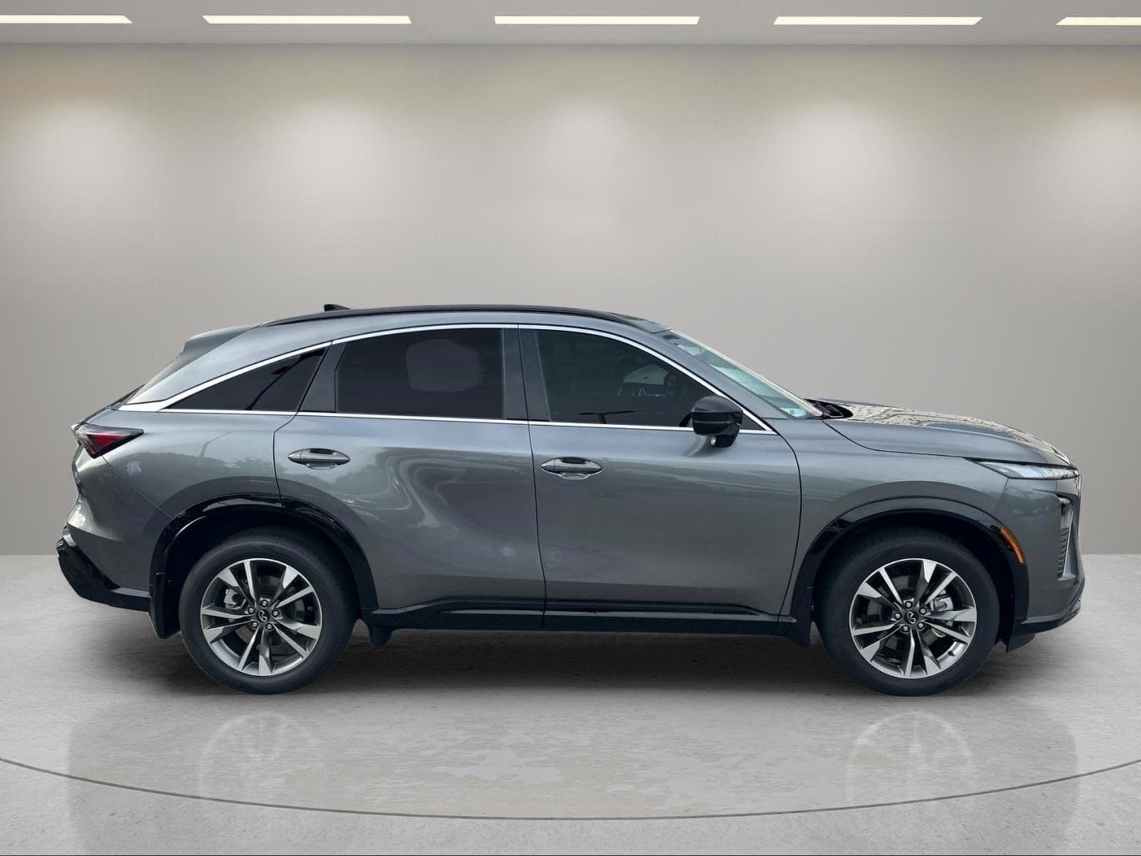 New 2027 GRAPHITE SHADOW INFINITI Luxe AWD image 8