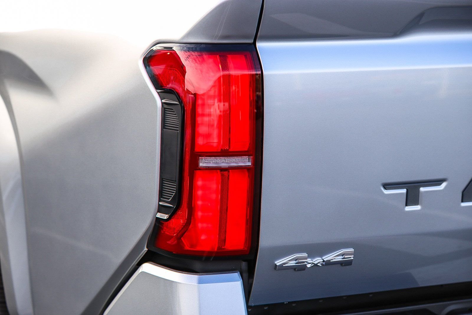 2026 Toyota Tacoma SR5 - Photo 9
