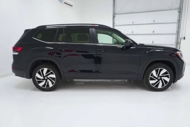 New 2026 Deep Black Pearl Volkswagen 2.0T SE w/Technology image 4