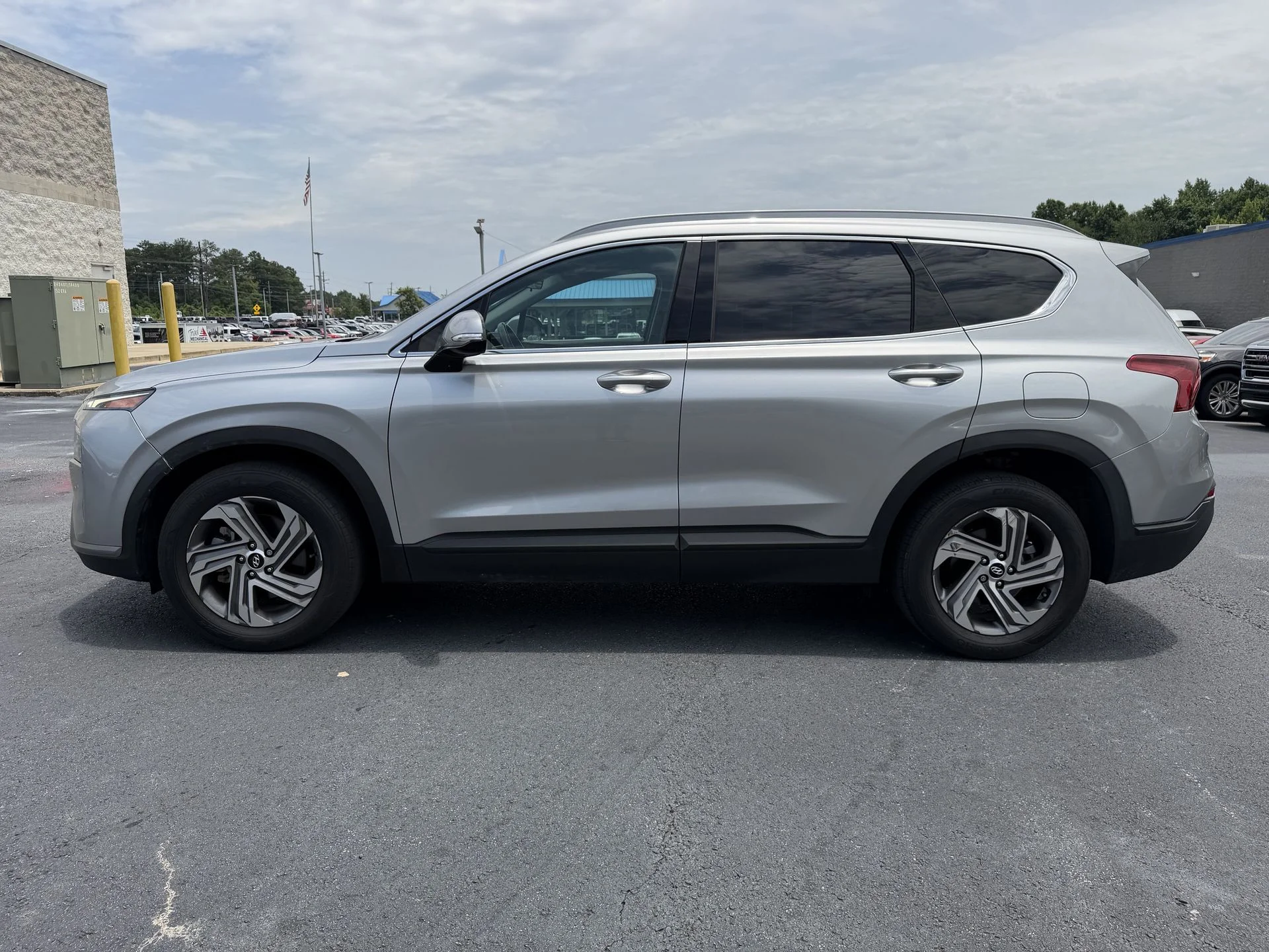 Used 2023 Shimmering Silver Pearl Hyundai SEL image 14