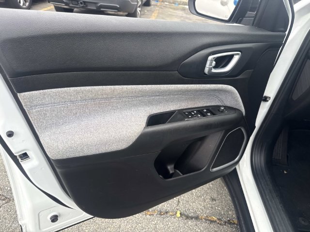 Used 2024 Bright White Clearcoat Jeep Latitude image 18