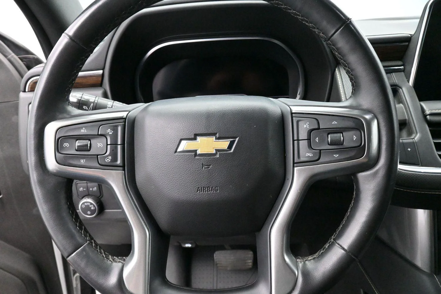 Used 2023 Iridescent Pearl Tricoat Chevrolet Premier image 19