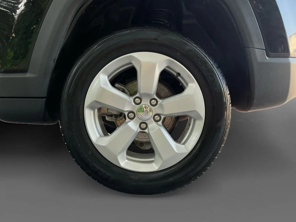 Used 2021 Black Jeep Latitude image 8