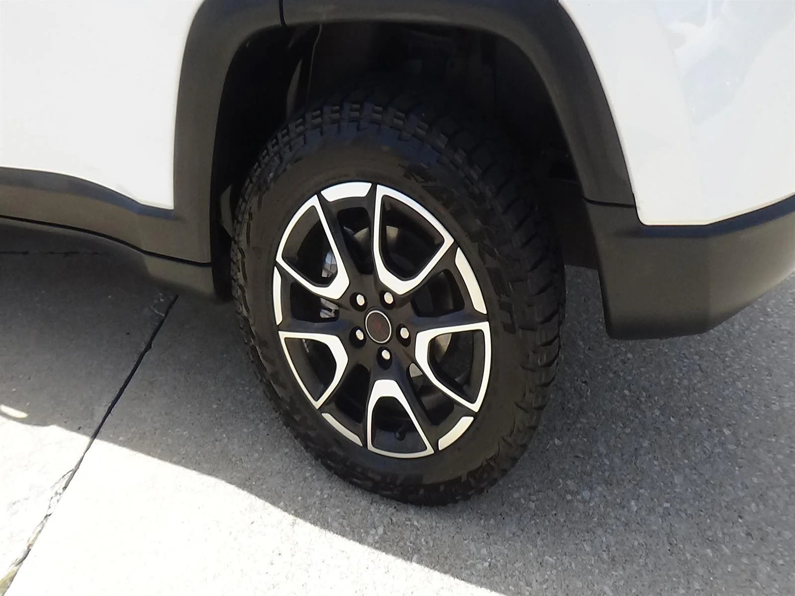 Certified Used 2025 Bright White Clear Coat (pw7) Jeep Trailhawk image 9