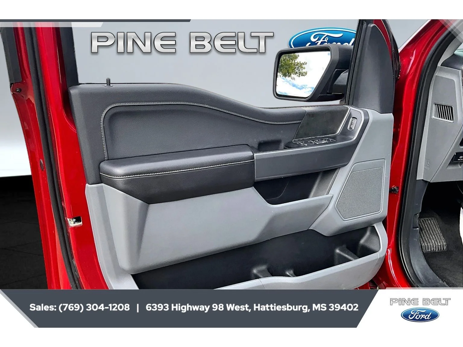 Used 2025 Rapid Red Metallic Tinted Clearcoat Ford XLT image 18