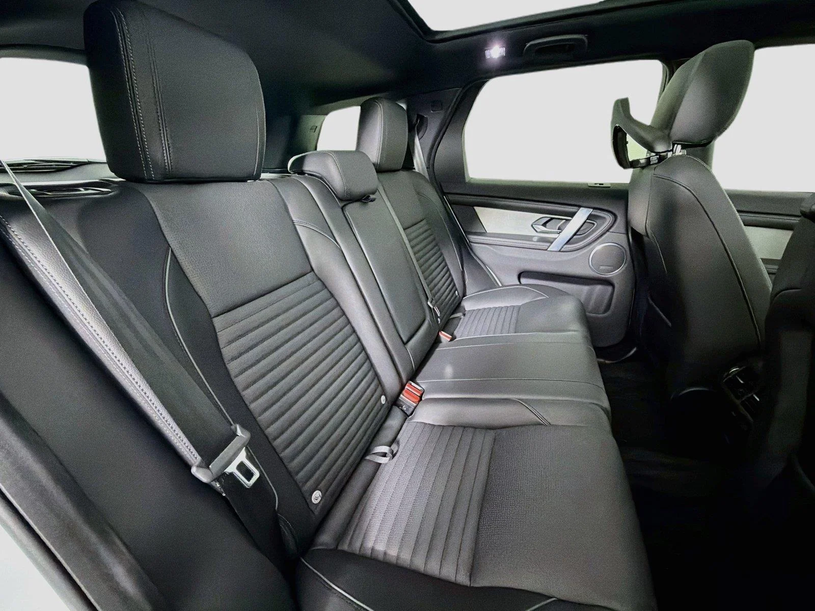 New 2026 Fuji White Land Rover Landmark Edition image 29