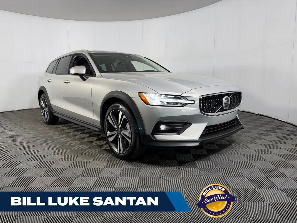2025 Volvo V60 Cross Country B5 Plus AWD's photo