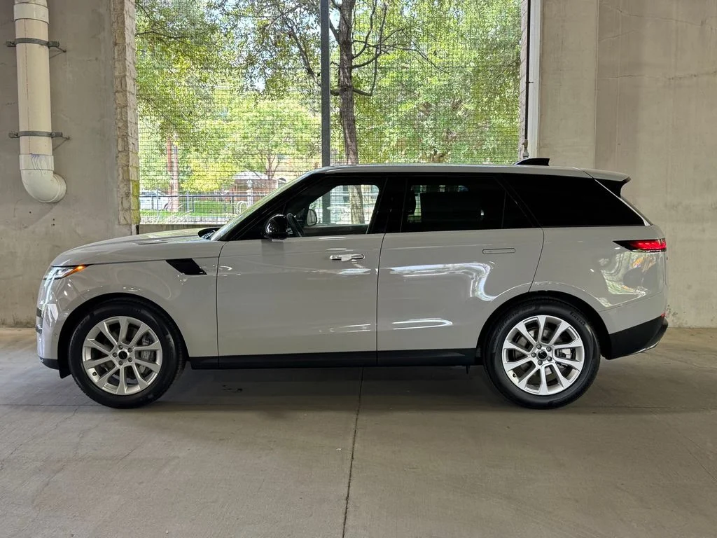 New 2026 Borasco Grey Metallic Land Rover SE image 5