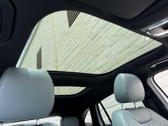 New 2026 Polar White Mercedes-Benz GLA 250 image 3