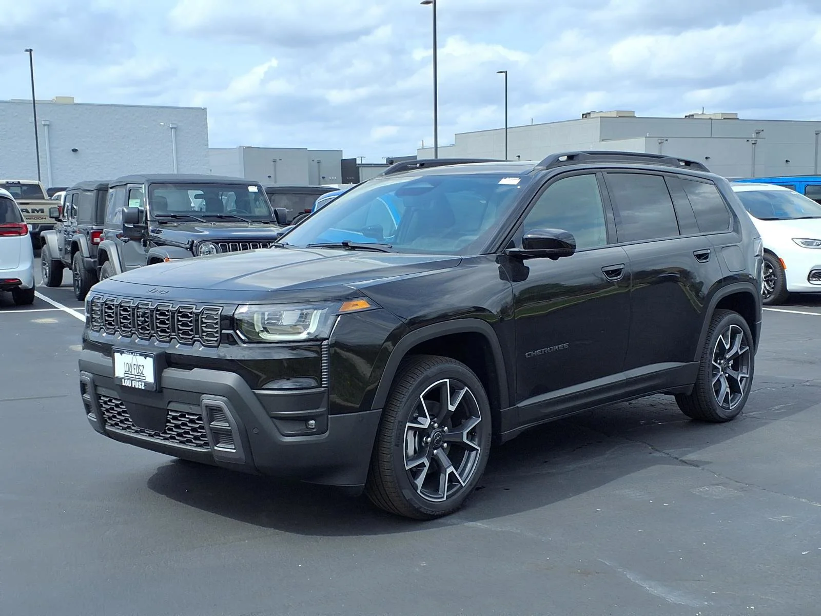 New 2026 Diamond Black Crystal Pearl-Coat Exterior Paint Jeep Overland image 23