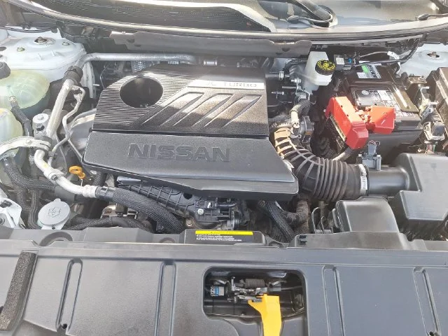 Used 2023 White Nissan Platinum image 21