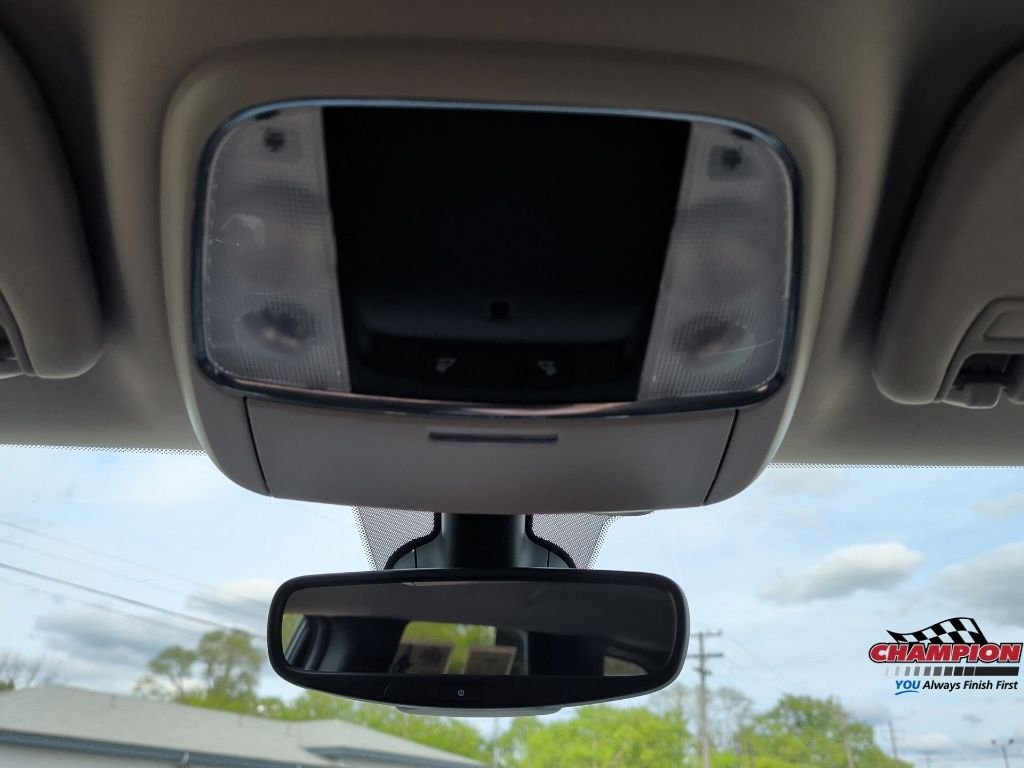 Used 2017 White Dodge SXT image 28