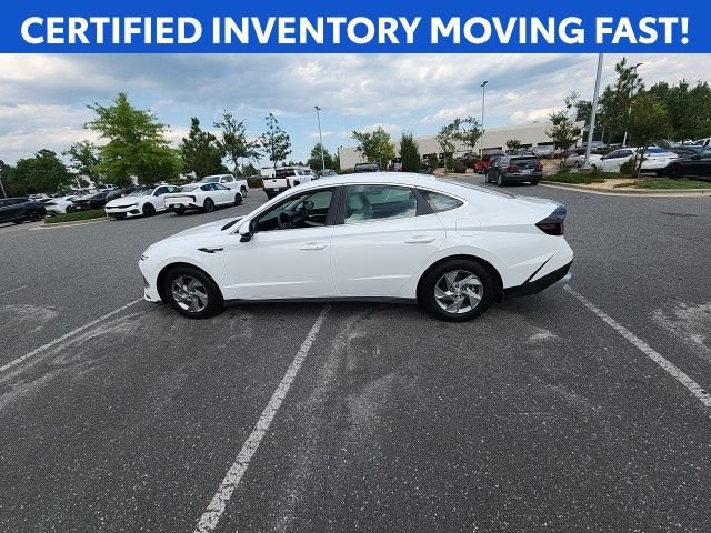 Certified Used 2025 White Hyundai SE image 11