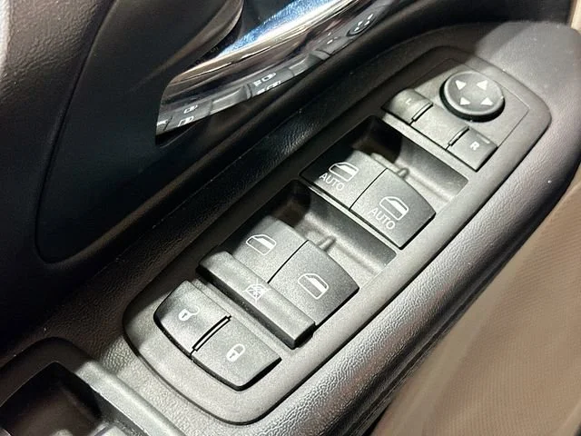 Used 2013 Brilliant Black Crystal Pearlcoat Dodge SXT image 18