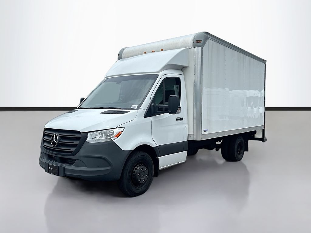 Used 2024  Mercedes-Benz DRY BOX TRUCK image 7