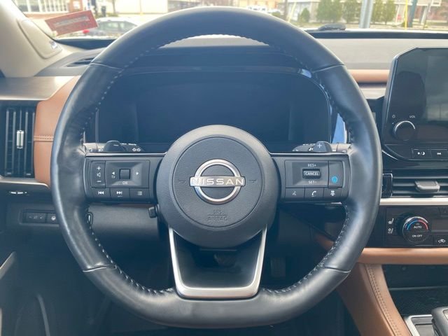 Used 2022 White Nissan Platinum image 17