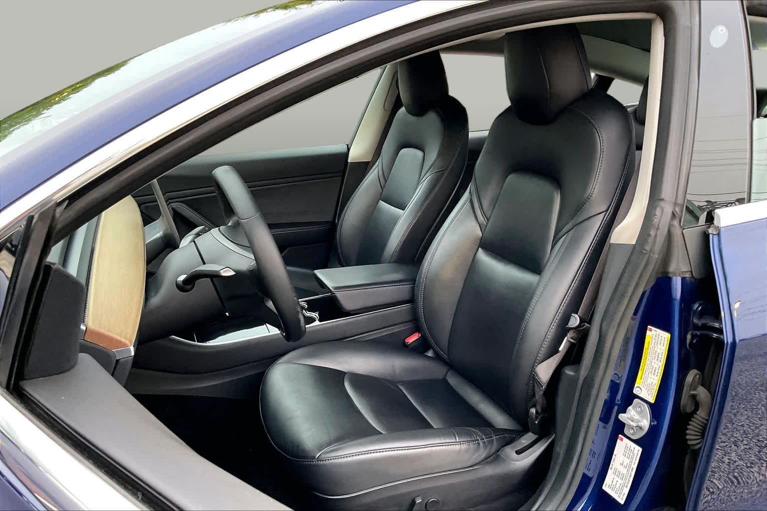 Used 2018 Deep Blue Metallic Tesla Long Range Battery image 5