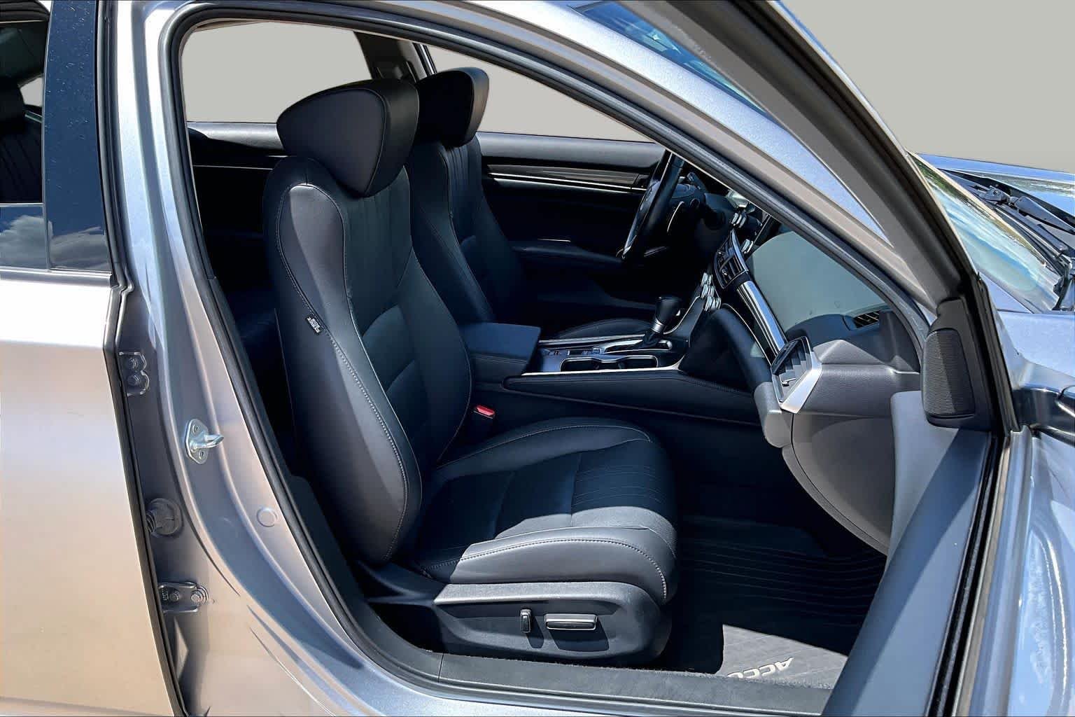 Used 2021 Lunar Silver Metallic Honda Sport SE image 9