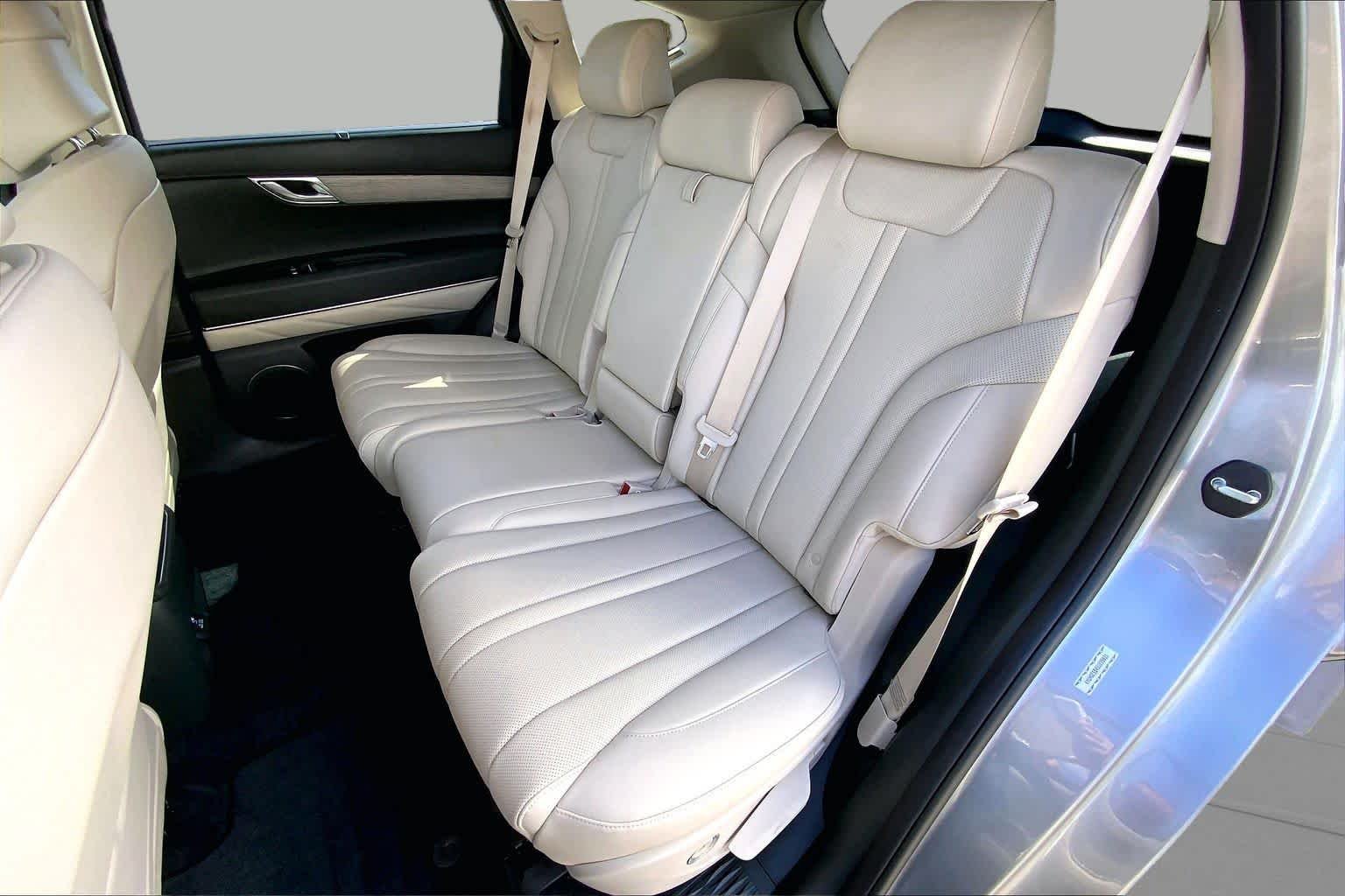 Used 2025 Savile Silver Genesis 2.5T Select image 21