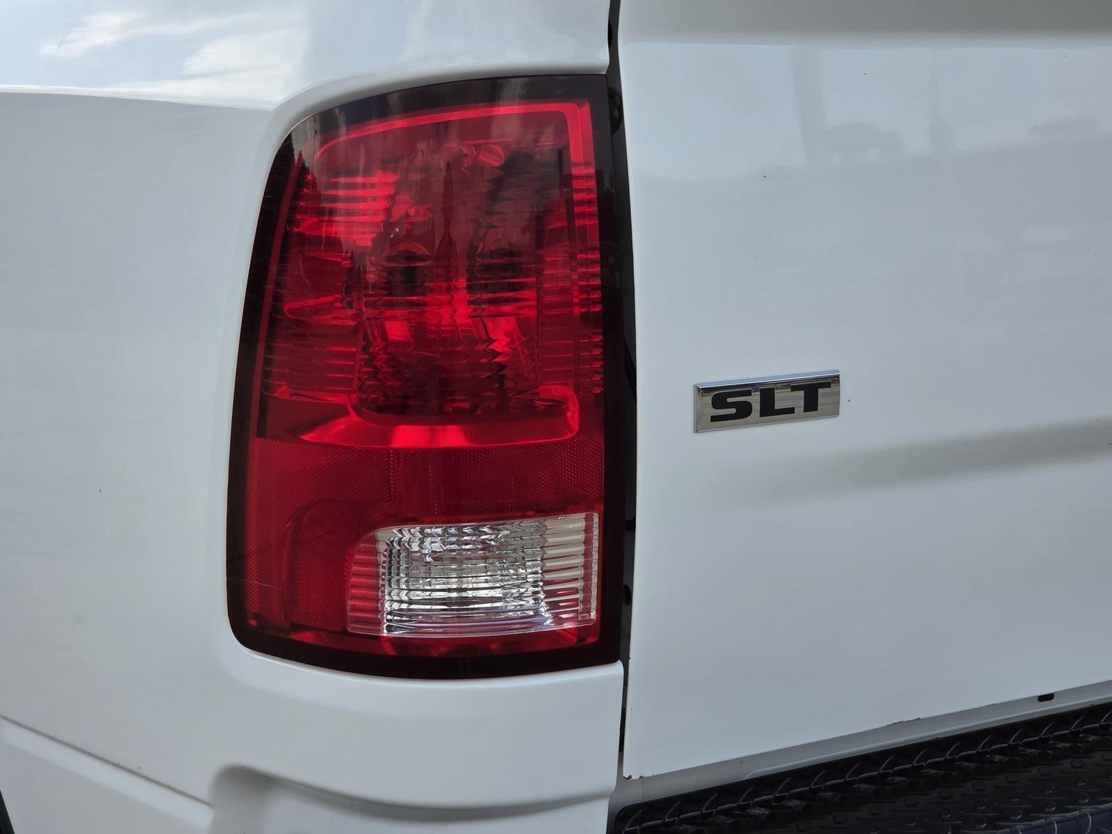 Used 2015 Bright White Clearcoat Ram SLT image 9