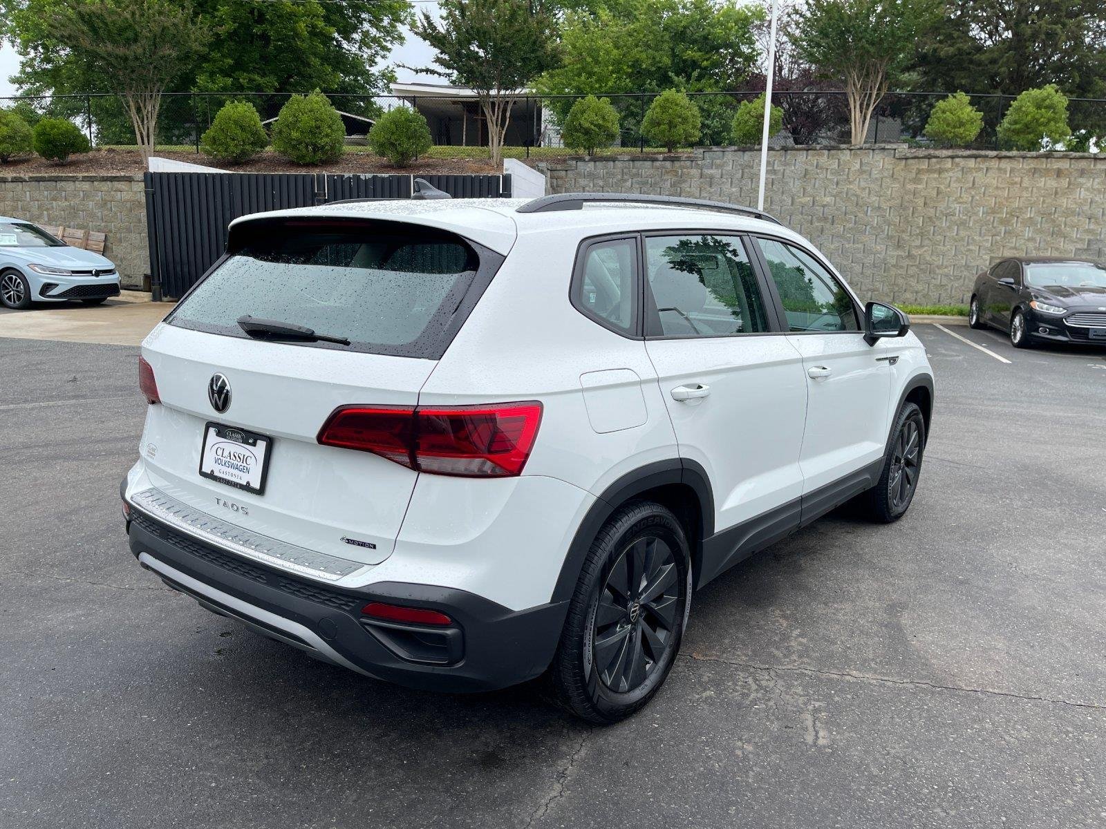 Used 2022 Pure White Volkswagen S image 5