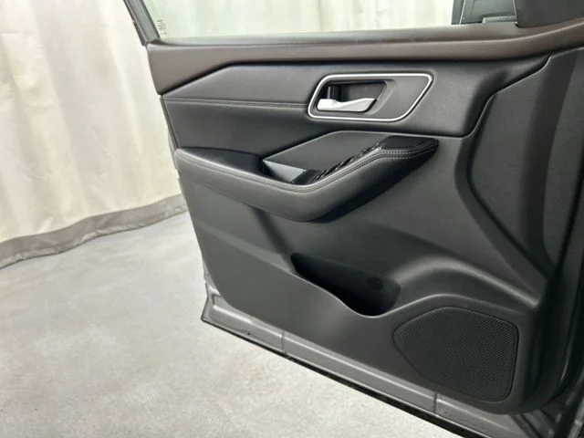 Used 2021 Gray Nissan SV image 21