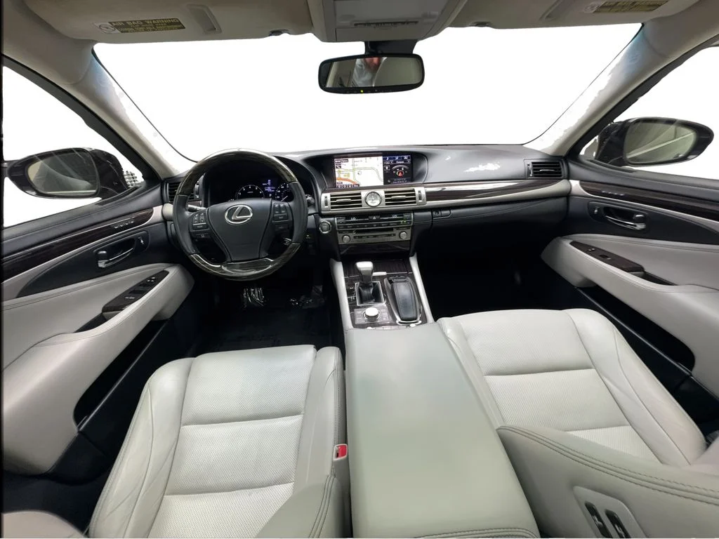 Used 2015 Black Lexus 460 image 40