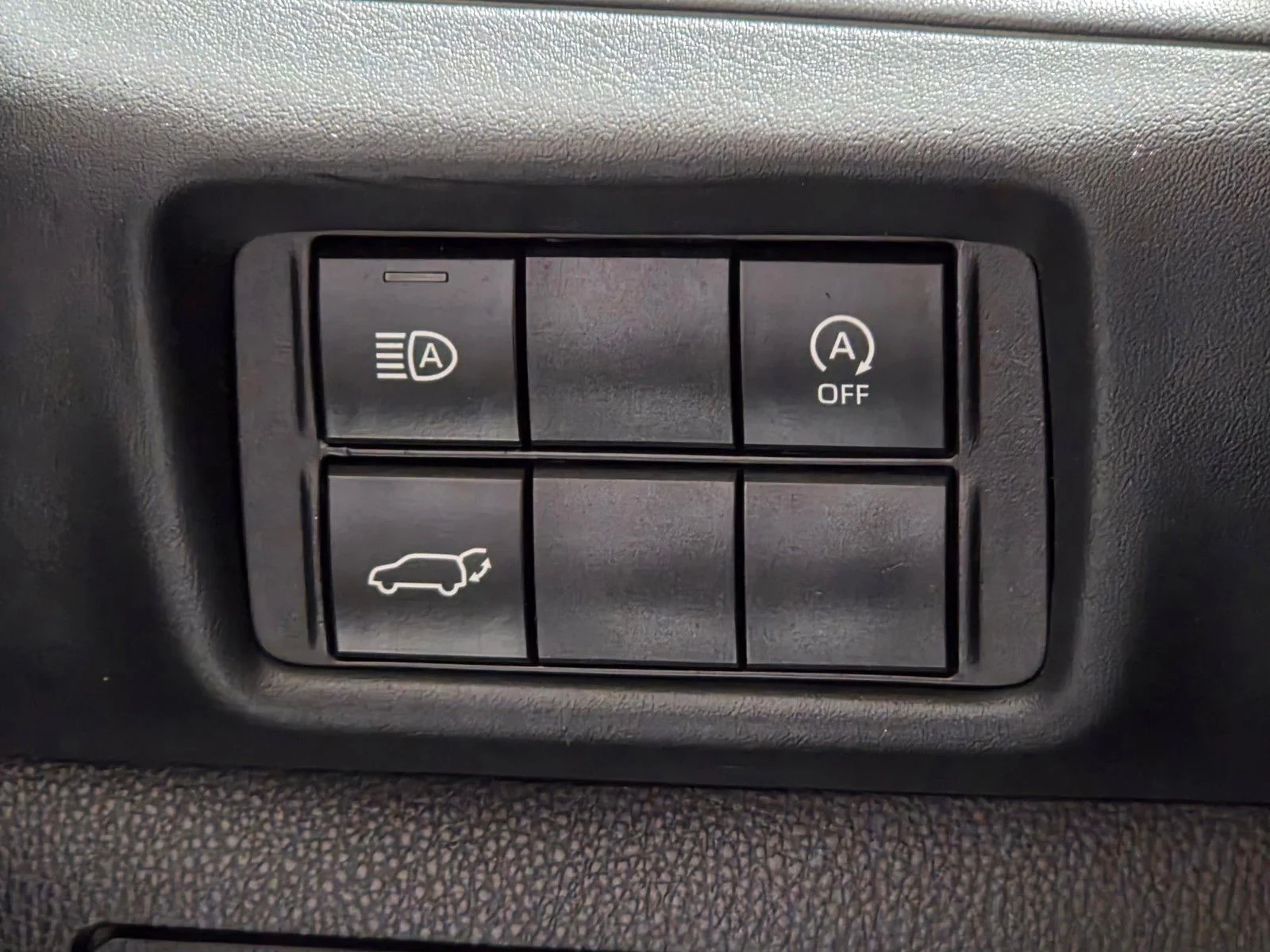 Used 2023 Wind Chill Pearl Toyota XLE image 34