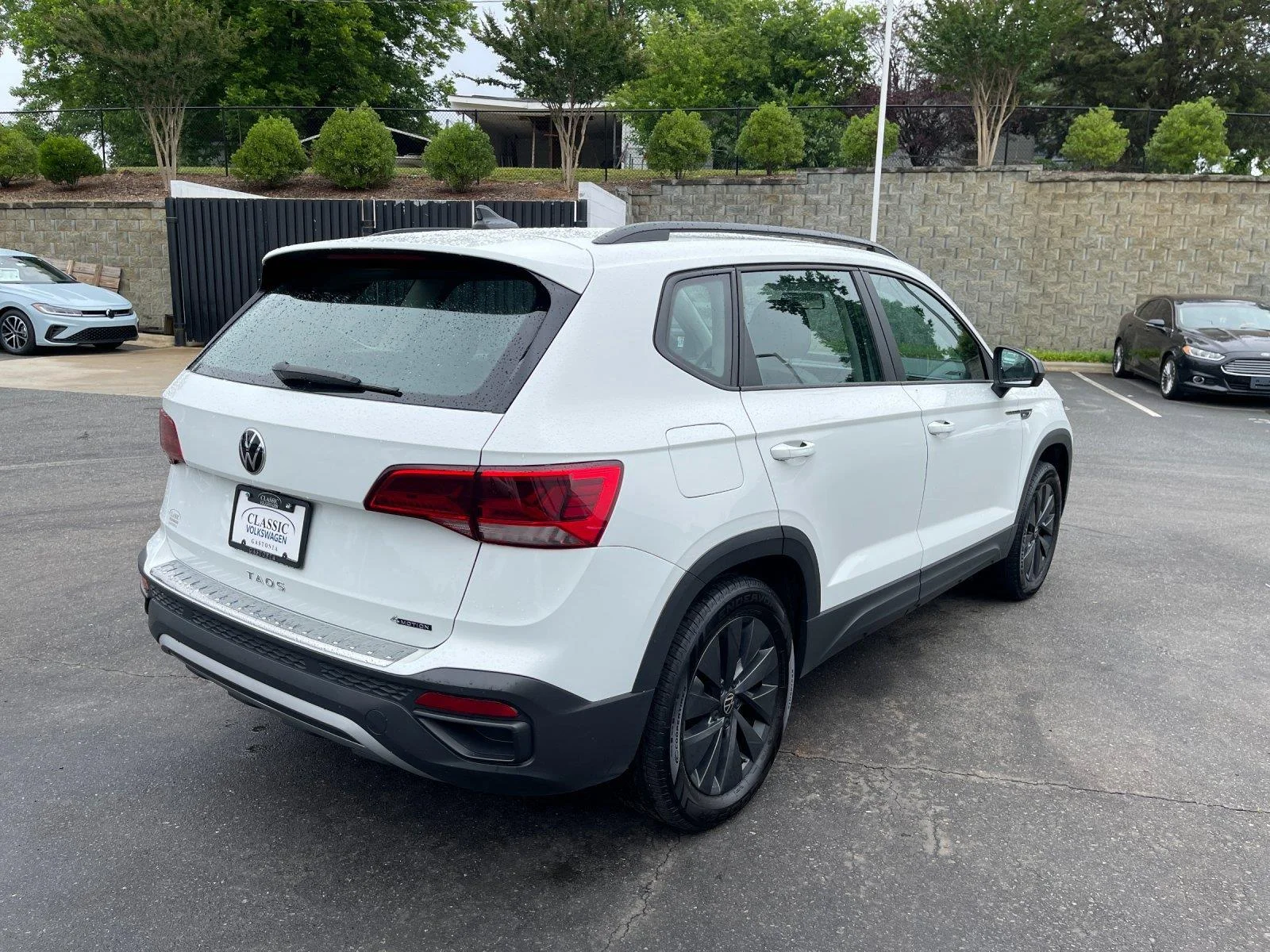 Used 2022 Pure White Volkswagen S image 5