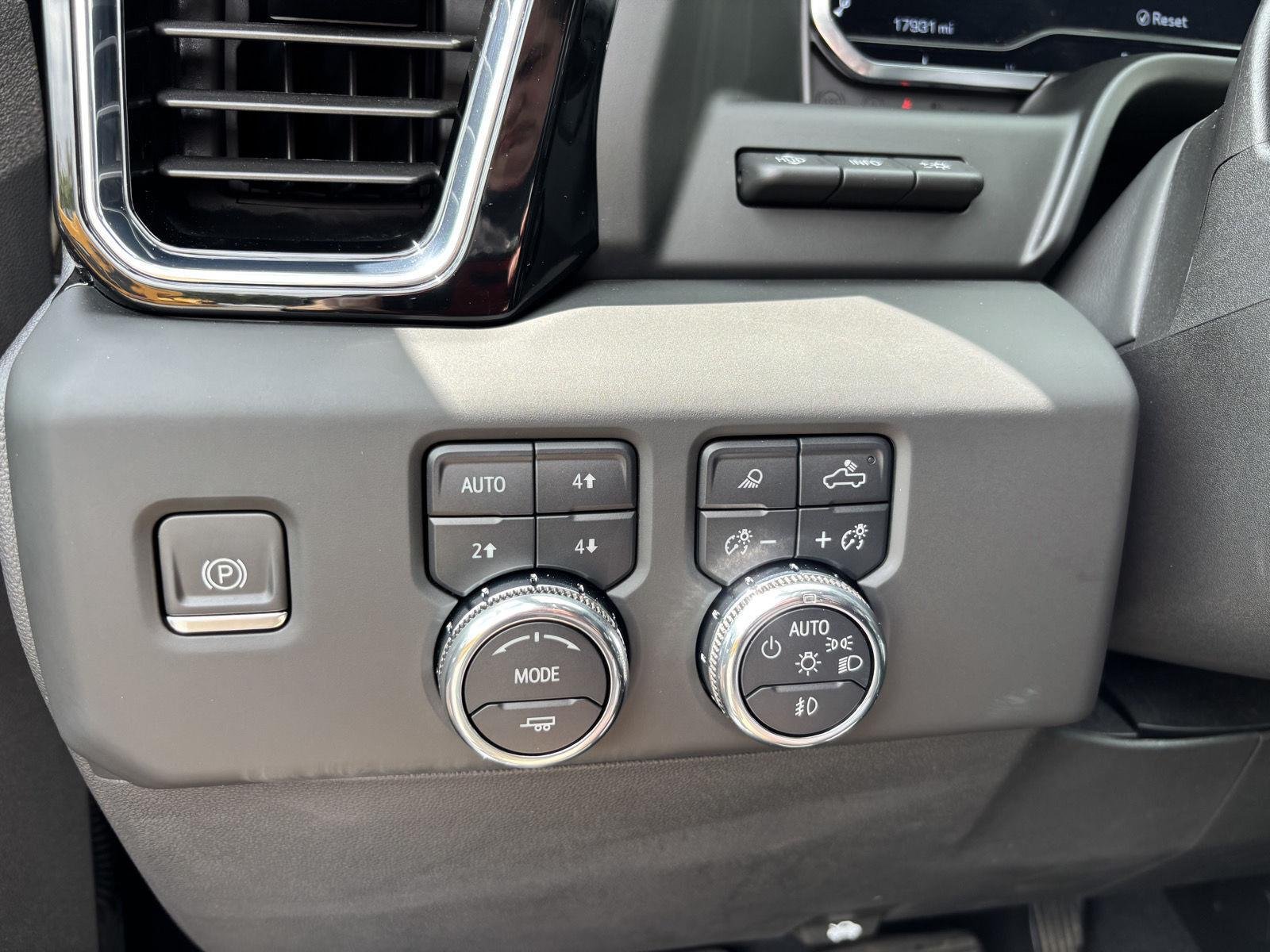 Used 2024 Onyx Black GMC Denali image 19