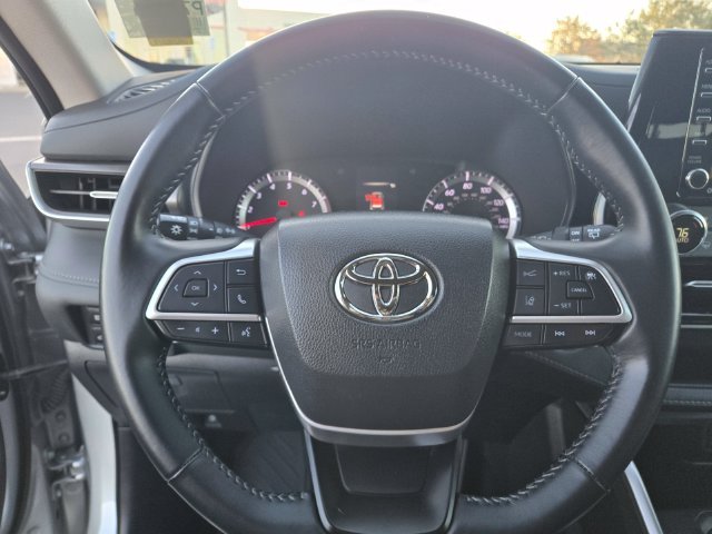 Used 2022 Silver Toyota LE image 20
