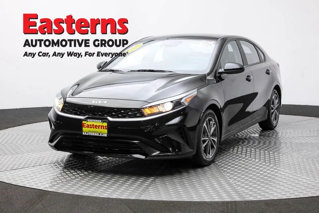 Used 2022 Black Kia LXS image 1