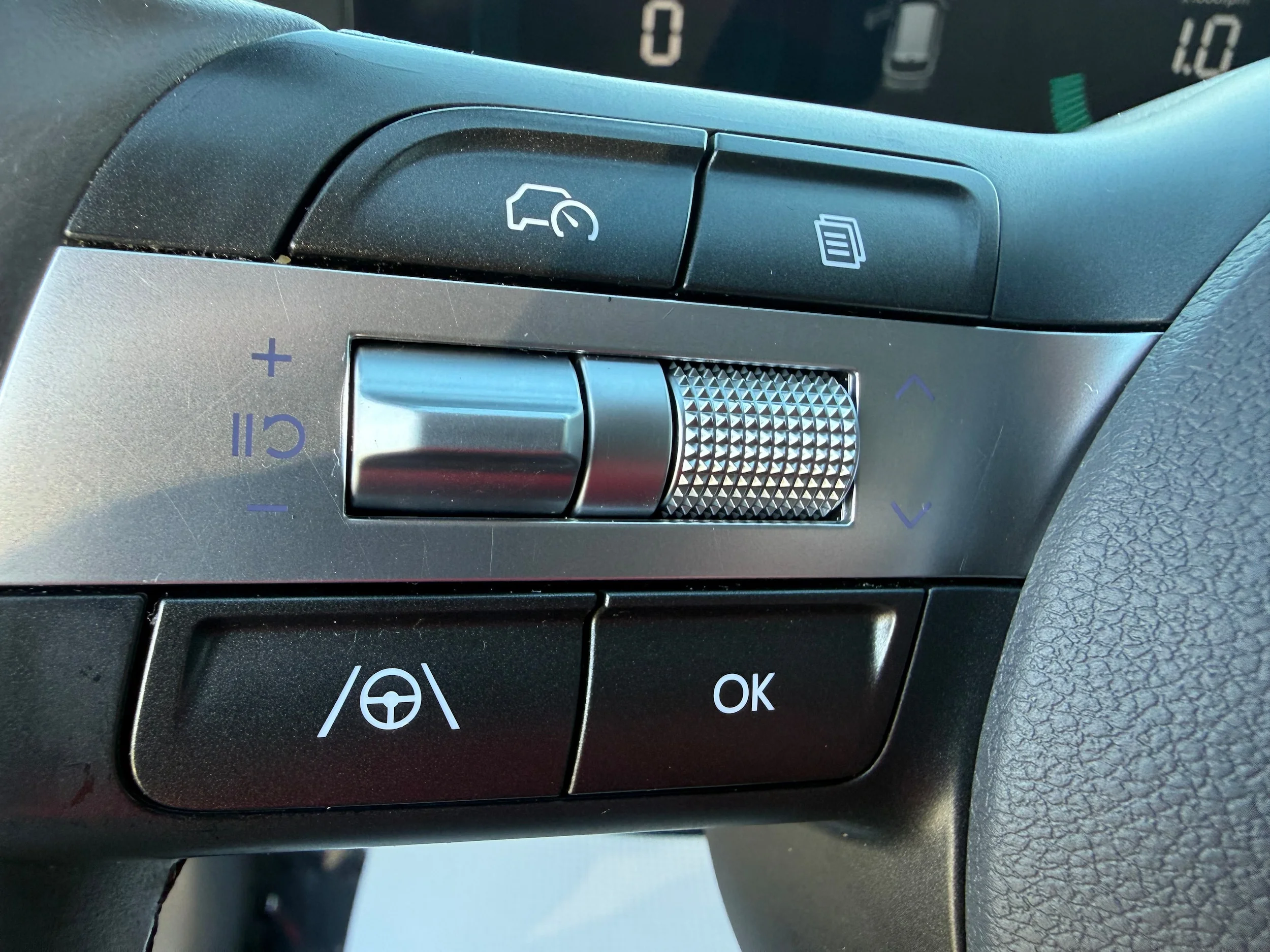 Used 2025 Atlas White Hyundai SEL image 15
