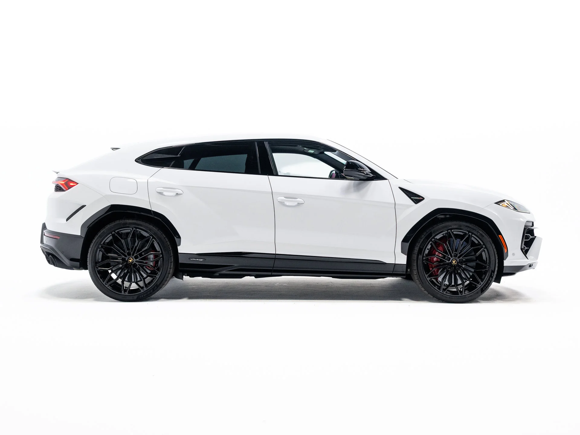 Used 2025  Lamborghini SE image 6