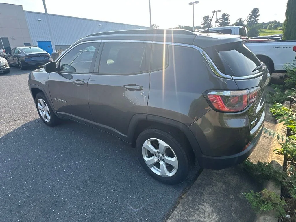 Used 2019 Crystal Metallic Jeep Latitude image 5