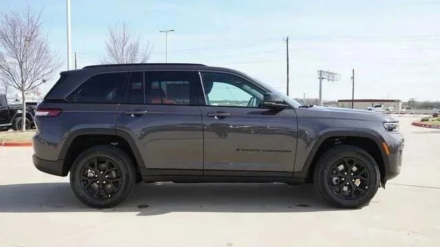 New 2026 Baltic Gray Metallic Clear-Coat Exterior Paint Jeep Laredo image 10