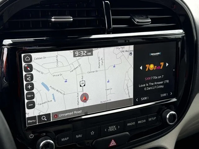 Used 2022 White Kia EX image 3