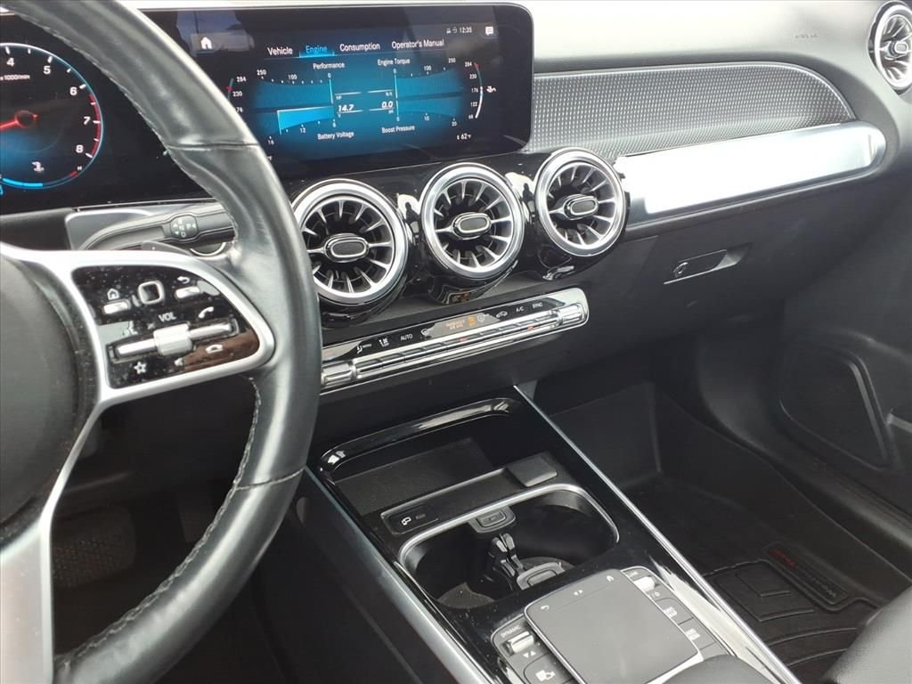 Used 2022 White Mercedes-Benz GLB 250 image 31