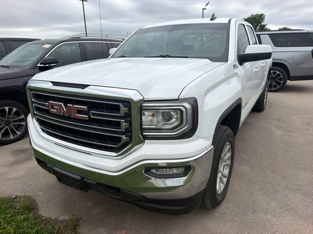 Used 2018 Summit White GMC SLE image 3