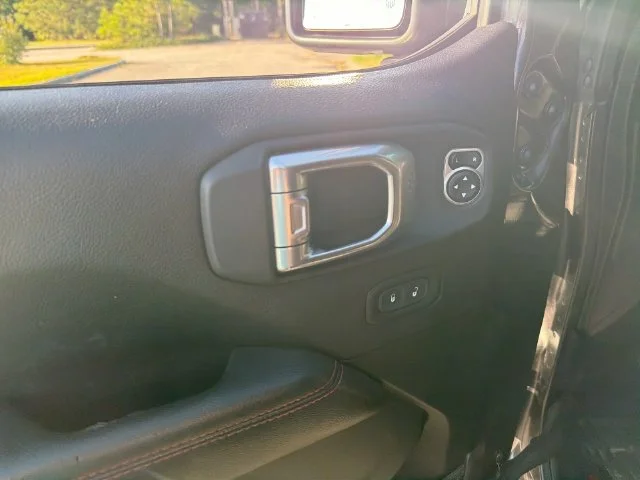 Used 2020 Gray Jeep Rubicon image 15