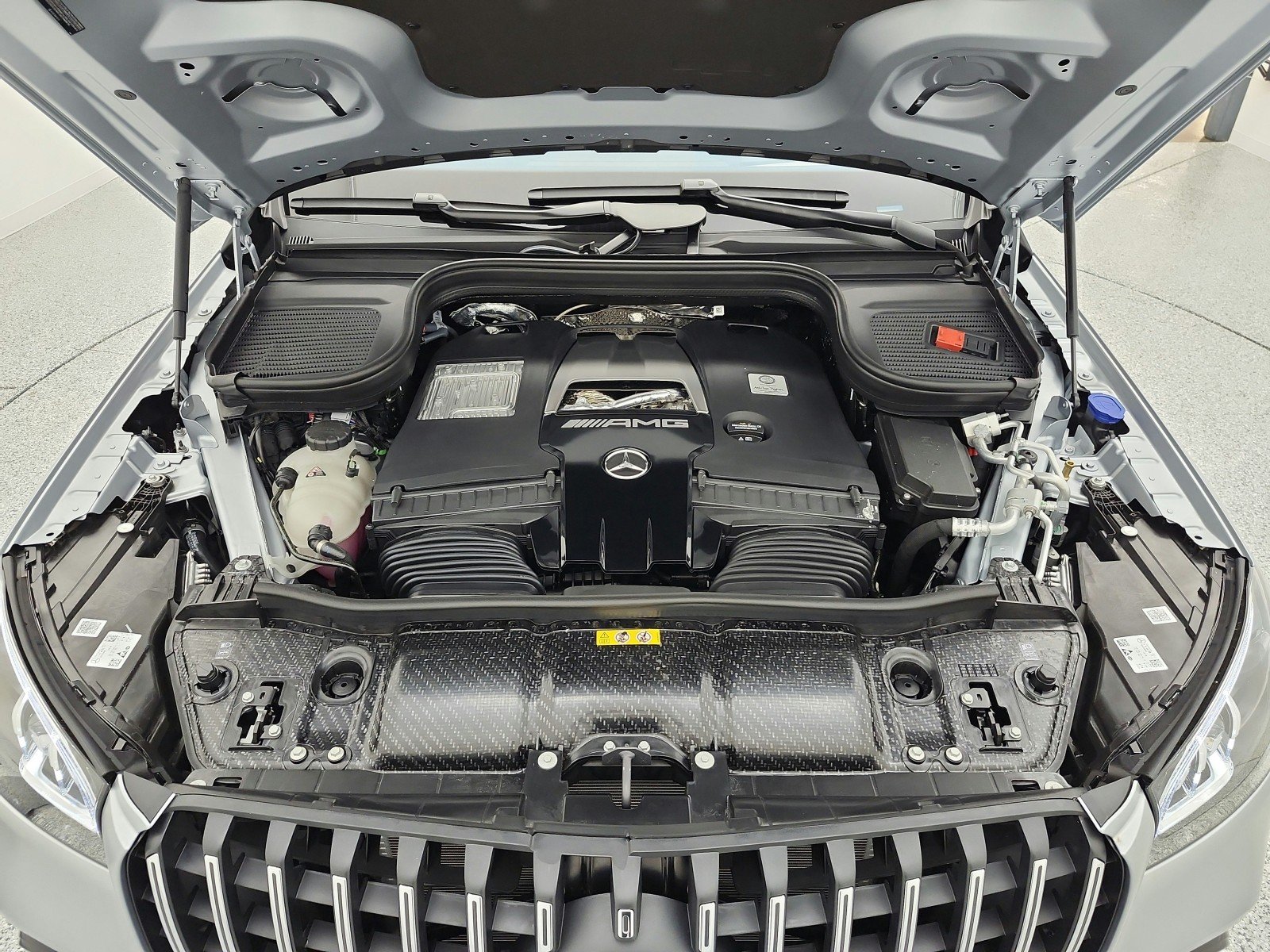 New 2026 MANUFAKTUR Signature Cirrus Silver Magno Mercedes-Benz AMG® GLS 63 4MATIC+ SUV image 12