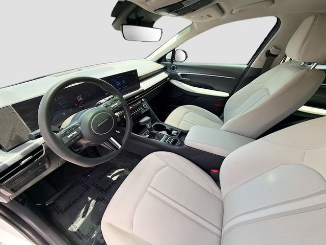 Used 2025 White Hyundai SE image 20