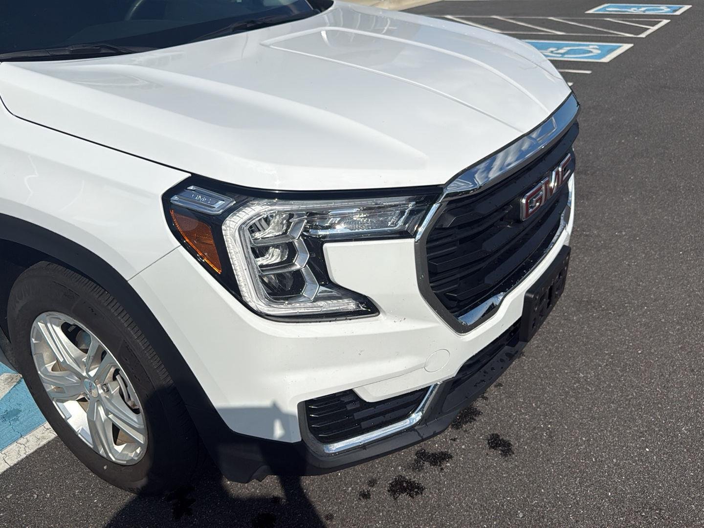 Used 2024 Summit White GMC SLE image 13