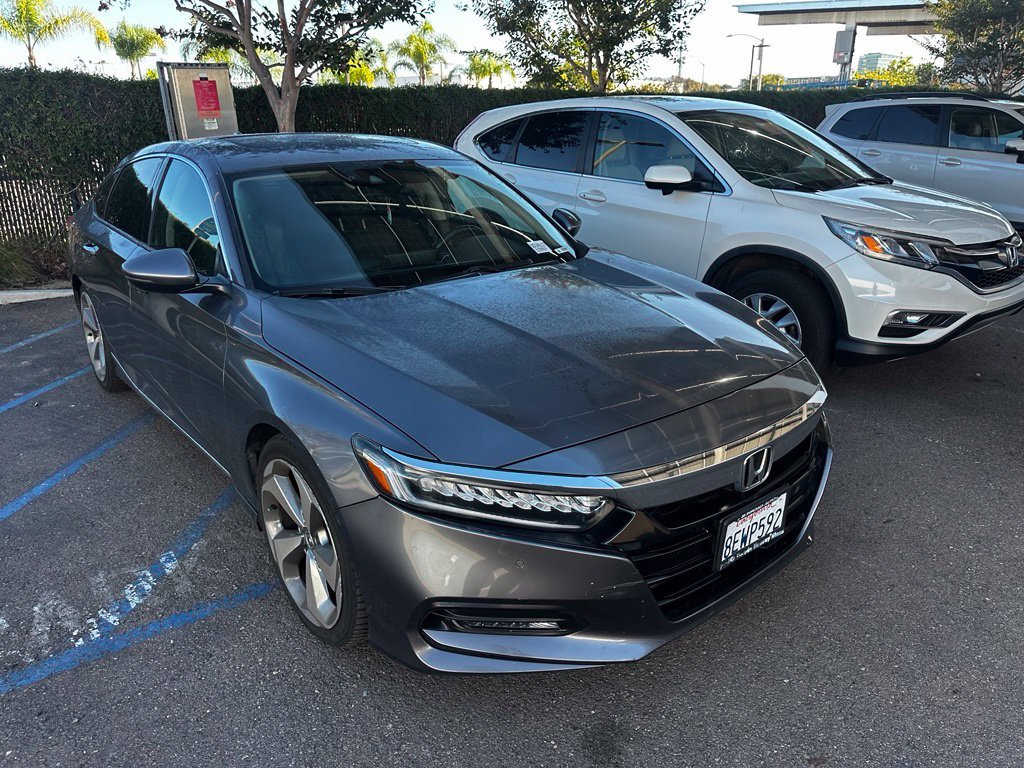 Used 2018 Modern Steel Metallic Honda Touring image 5