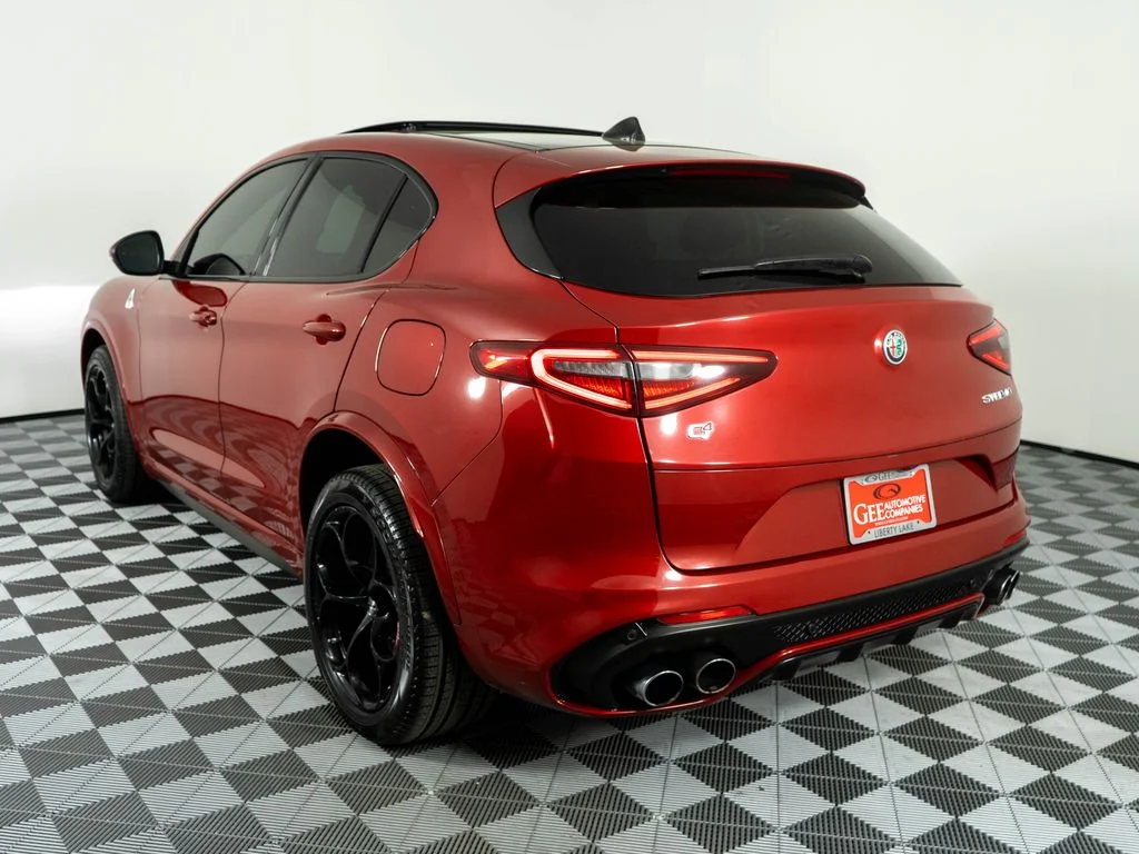 Used 2018 Red Alfa Romeo Quadrifoglio image 4