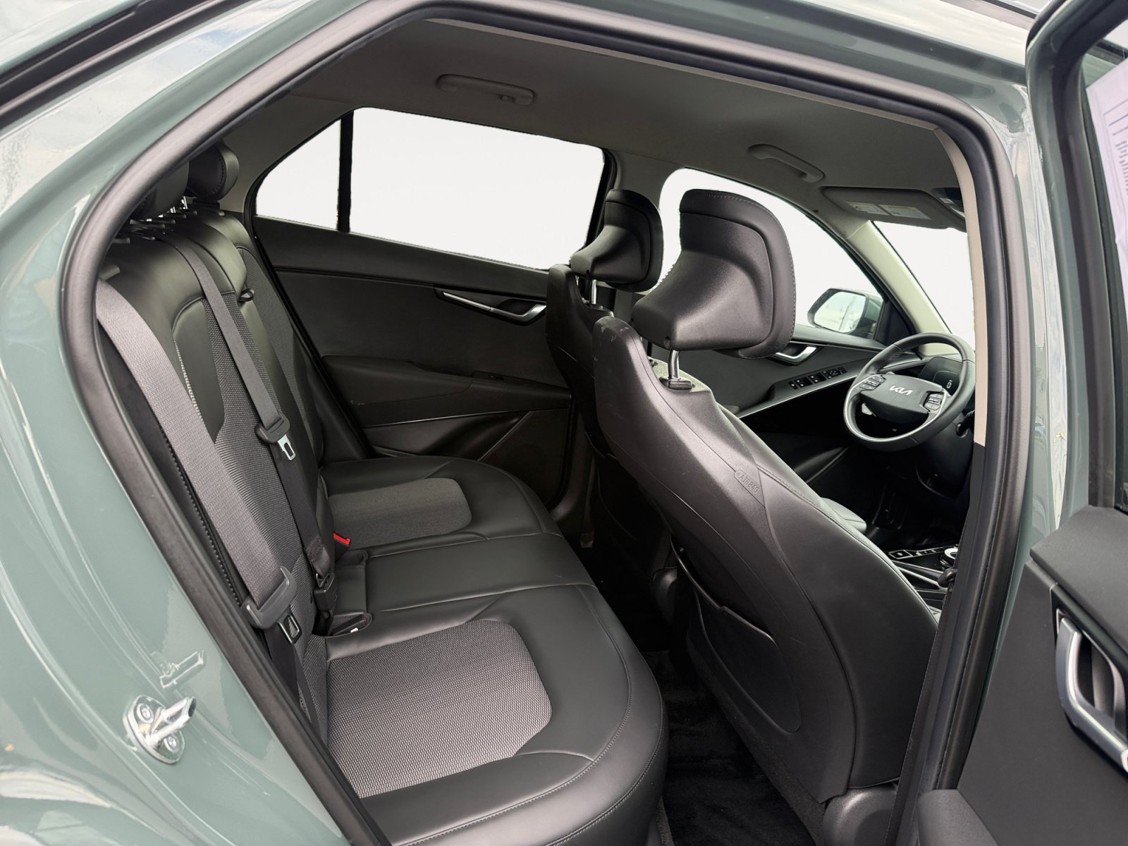 Used 2023 Green Kia EX image 18