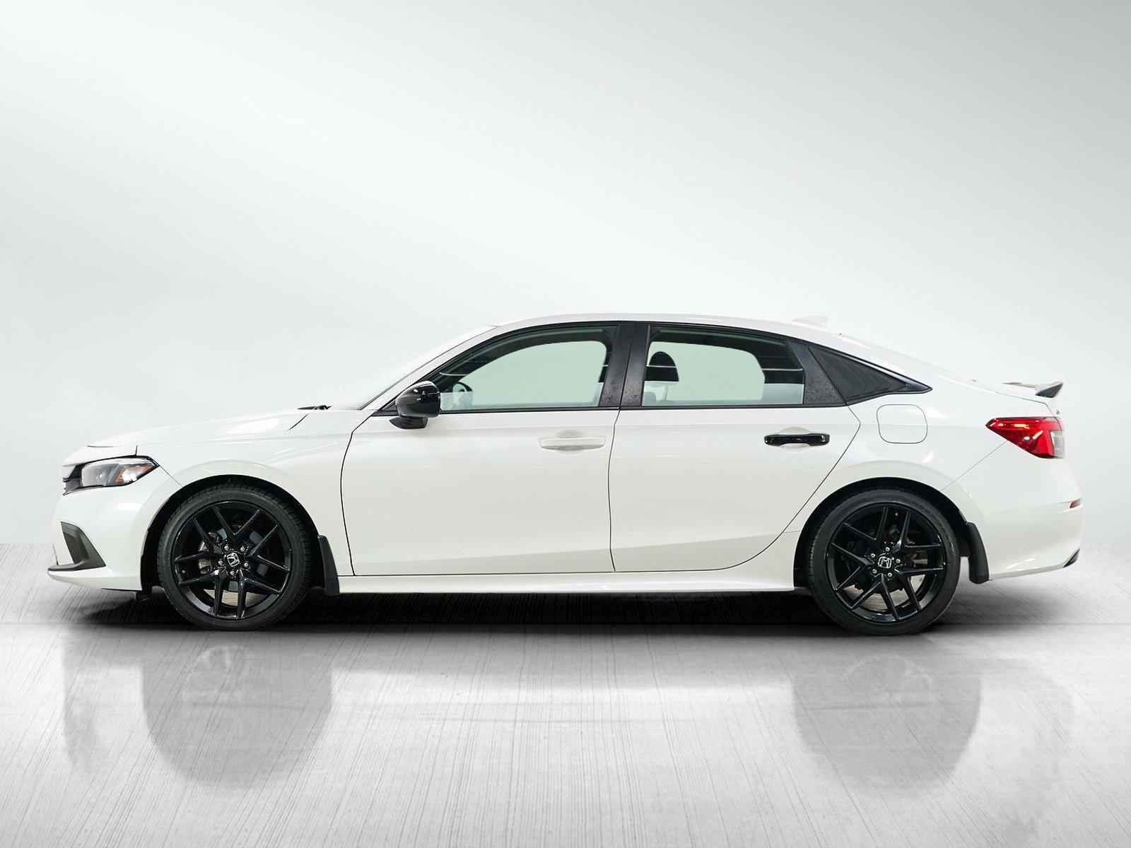 Used 2022 Honda Civic Sport with VIN 2HGFE2F59NH565765 for sale in Burnsville, Minnesota