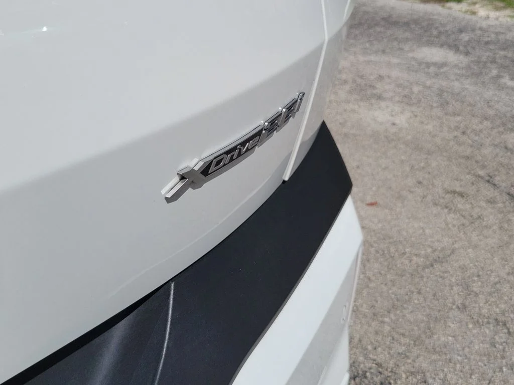 Used 2026 White BMW xDrive28i image 12