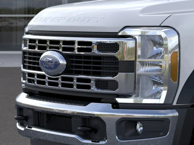 New 2025 Oxford White Ford F-550® XL image 17